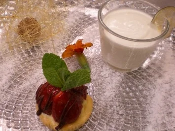 Nimm drei – Joghurt-Limettencreme, Eiercreme-Fruchttörtchen, Schwarzwälder Trüffelpraline - Rezept