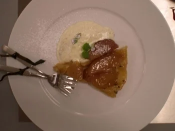 Apfel-Ingwer-Tarte-Tatin mit Vanille-Creme-fraiche - Rezept