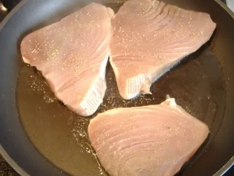 Rezept: Pfeffriger Thunfisch in süß-saurer Sauce Bild Nr. 2 Pfeffriger Thunfisch in süß-saurer Sauce - Rezept - Bild Nr. 2