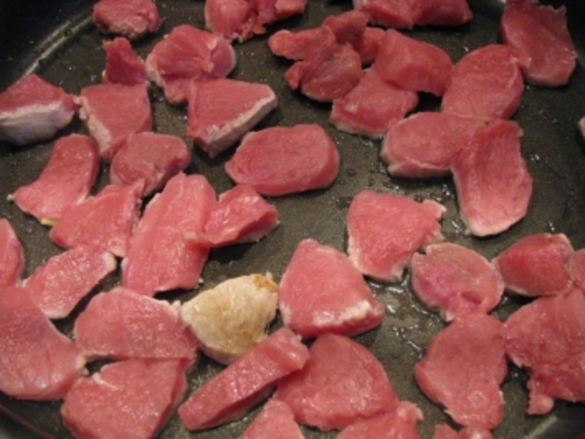 Schweinefilet in Joghurtsauce mit Champignos und Paprika - Rezept - Bild Nr. 2