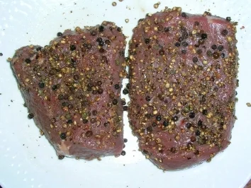 Rezept: Pfefferstaek mit Cognac-Wein-Sauce Pfefferstaek mit Cognac-Wein-Sauce - Rezept