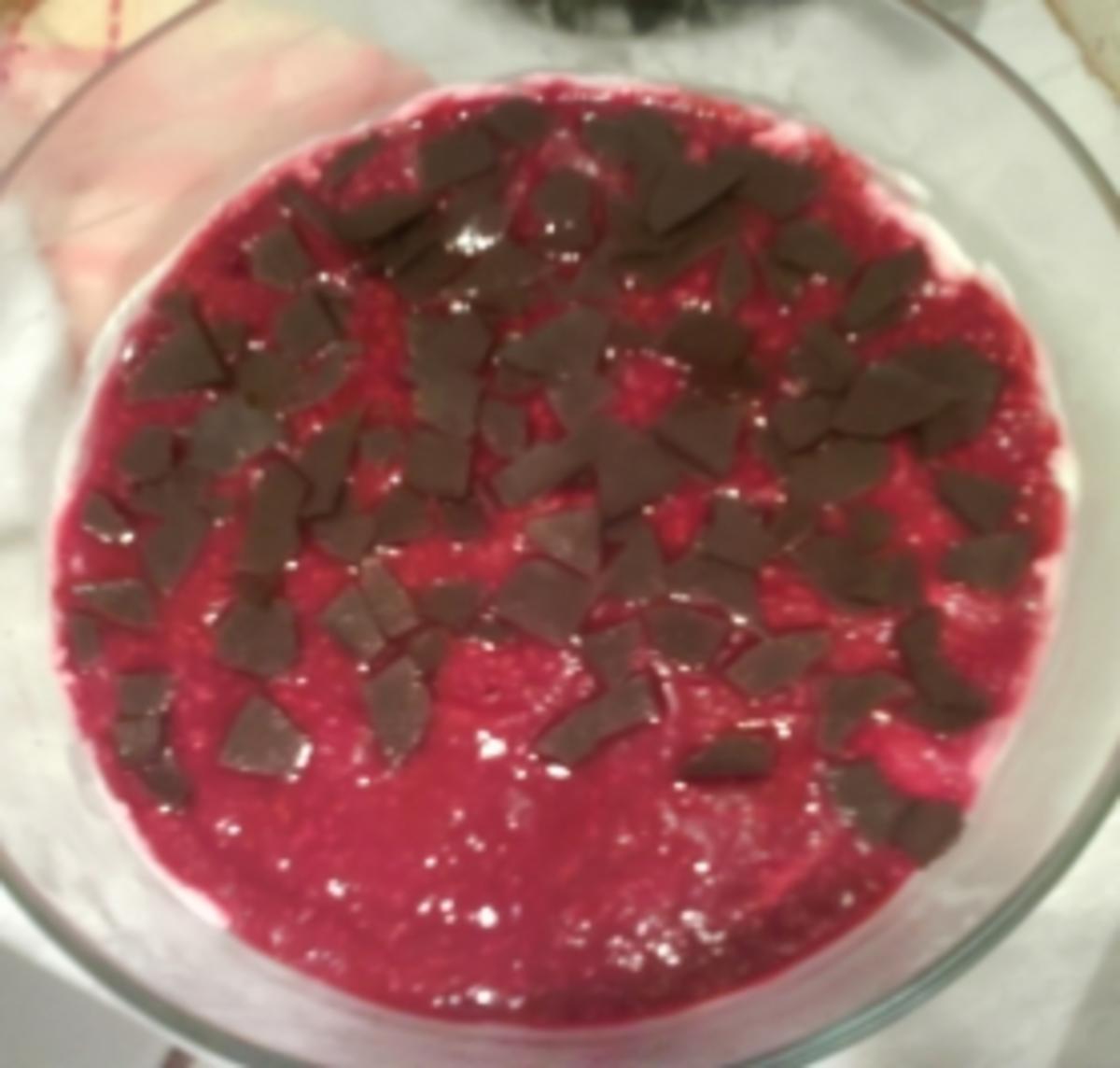 Limettencreme mit pürierten Himbeeren - Rezept - kochbar.de