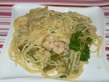 Nudelpfanne mit Garnelen und grünem Spargel - Rezept