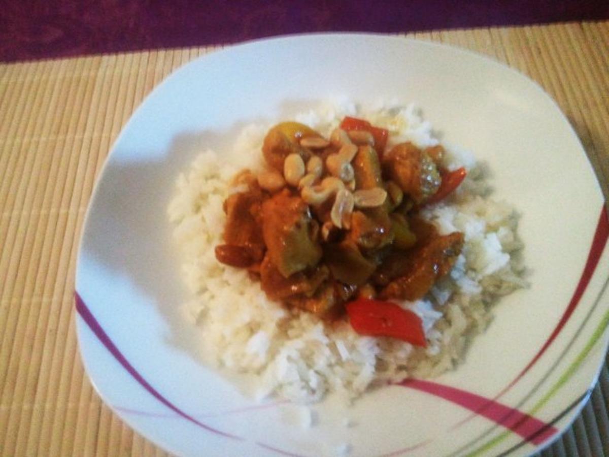 Hähnchen-Curry mit Erdnüssen - Rezept
