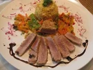 Tranchen vom Thunfischsteak im Sesammantel an Wokgemüse & Curry - Chilireis - Rezept