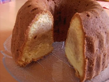 Gugelhupf mit Marzipan-Mandelfüllung - Rezept - Bild Nr. 3