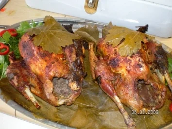 Perlhühner auf Weinblätter - Rezept