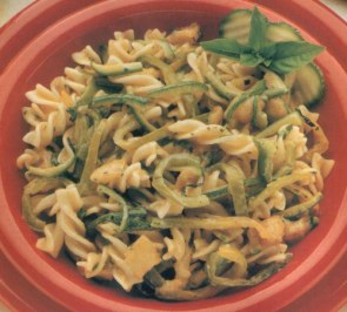 erster gang fusilli paprika zucchini - Rezept