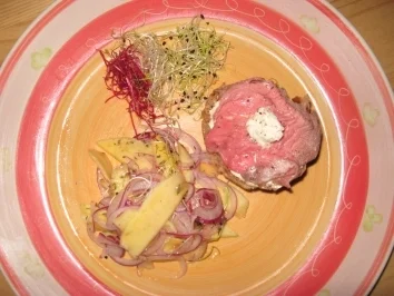 Rezept: Mango-Zwiebelsalat mit Rostbeef Bild Nr. 4 Mango-Zwiebelsalat mit Rostbeef - Rezept - Bild Nr. 4