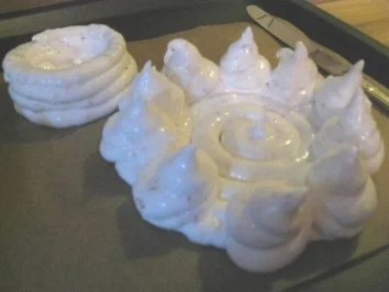 Rezept: Herstellung einer Baiseschale - Körbchen Bild Nr. 2 Herstellung einer Baiseschale - Körbchen - Rezept - Bild Nr. 2