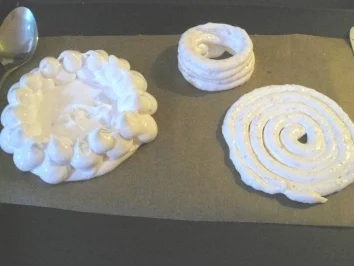 Rezept: Herstellung einer Baiseschale - Körbchen Bild Nr. 4 Herstellung einer Baiseschale - Körbchen - Rezept - Bild Nr. 4