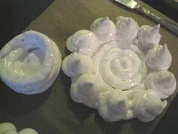 Rezept: Herstellung einer Baiseschale - Körbchen Bild Nr. 5 Herstellung einer Baiseschale - Körbchen - Rezept - Bild Nr. 5