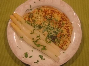 Rezept: Kräuterpfannkuchen mit Spargel Kräuterpfannkuchen mit Spargel - Rezept