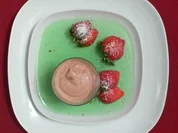 Dialog an scharfem Wackelpeter, süßen Früchten und Eis - Rezept