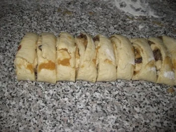 Rezept: Gabi's Rosinen-Zimt-Schnecken Bild Nr. 7 Gabi's Rosinen-Zimt-Schnecken - Rezept - Bild Nr. 7