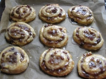 Rezept: Gabi's Rosinen-Zimt-Schnecken Bild Nr. 10 Gabi's Rosinen-Zimt-Schnecken - Rezept - Bild Nr. 10