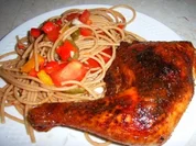 Hähnchenkeule in golden Lackkorsage an Nudelsalat italenische Art - Rezept