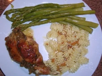 Kaninchenkeulen in Speck geschmort, mit grünem Spargel (oder Rotkohl, Rosenkohl oder oder oder) und und und je nach Gusto (Klösse, Gratin, Nudeln oder Rösti) - Rezept - Bild Nr. 5