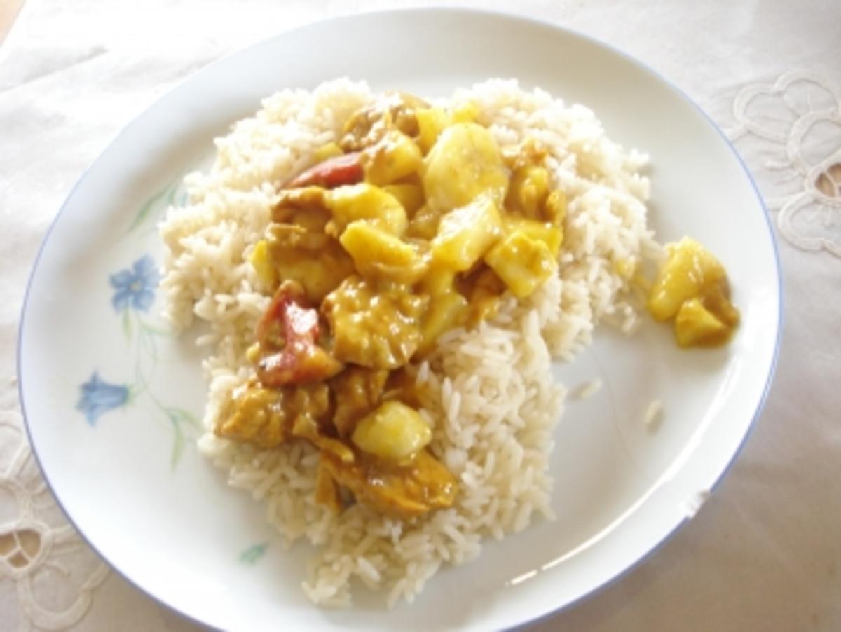 Curryfleisch mit Schweinegulasch und Zwiebeln