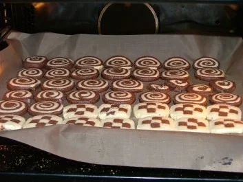 Rezept: Kekse schwarz-weiß zum Kaffee Bild Nr. 3 Kekse schwarz-weiß zum Kaffee - Rezept - Bild Nr. 3