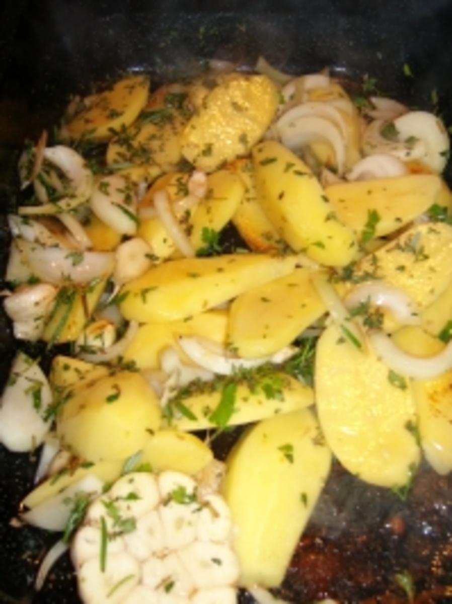 Hähnchen und Kräuterkartoffeln aus dem Ofen - Rezept - Bild Nr. 3