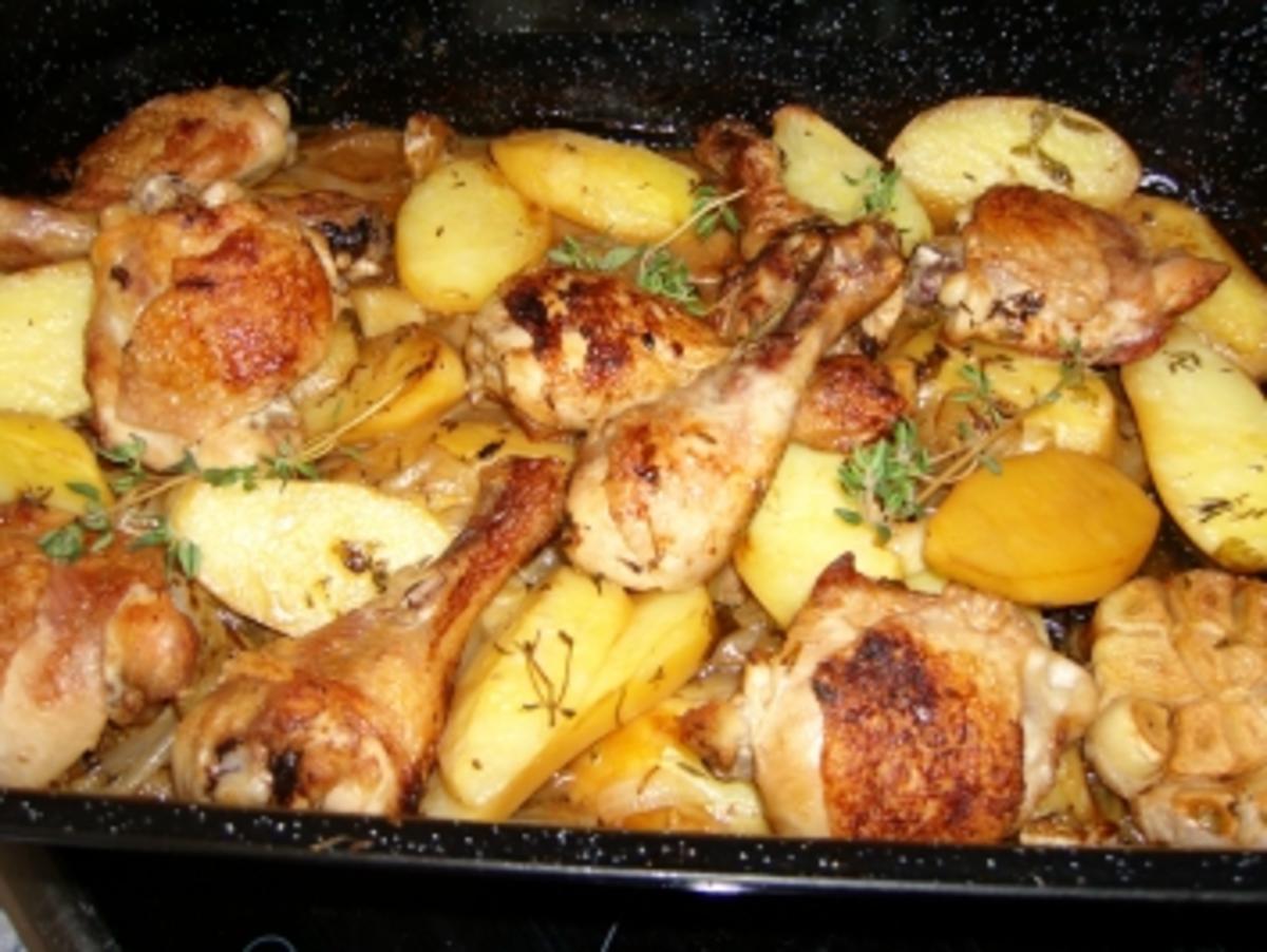 Hähnchen und Kräuterkartoffeln aus dem Ofen - Rezept