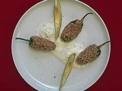 Gefüllte Pimentos im Sesammantel - Rezept
