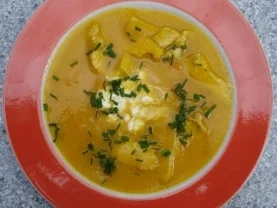 Möhren-Kartoffelsuppe mit Hähnchenfilet - Rezept