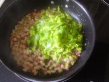 Rezept: Kalbschnitzel gerollt und in Bier geschmort Bild Nr. 9 Kalbschnitzel gerollt und in Bier geschmort - Rezept - Bild Nr. 9