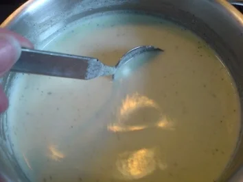 Rezept: "marmoriete Waldmeister-Panna Cotta" Bild Nr. 2 "marmoriete Waldmeister-Panna Cotta" - Rezept - Bild Nr. 2