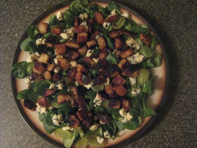 Feldsalat + Weintrauben, Schimmelkäse + Rosinenbrot !! - Rezept