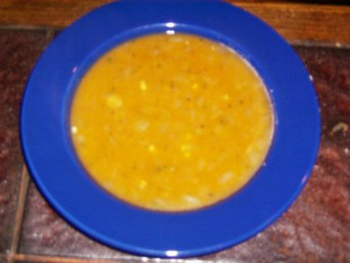 Bilder für Zwiebelsuppe nicht wundern suppe war klar aber kaum war ich aus der küche hat chucky tomatenmark rein gegeben ;-) Rezept