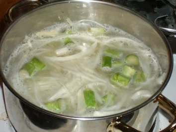 Spargelragout mit Fleischklöschen - Rezept - Bild Nr. 2