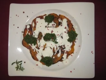 Süßkartoffelcarpaccio mit hausgemachtem Majoran-Pesto und Zitronenschaum - Rezept