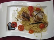 Seeteufelfilets mit Vanillebutter auf Spaghettini mit Orangen-Tomaten - Rezept