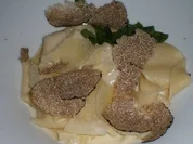 Trüffelpappardelle in Parmesanrahmsoße mit Trüffelöl und Trüffel - Rezept