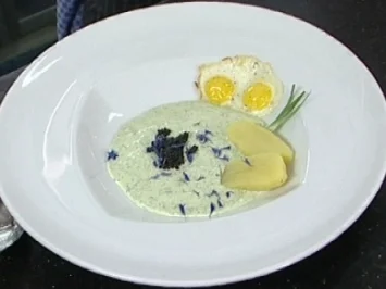 Wachtelspiegeleier in grüner Soße an Seehasen-Rogen - Rezept