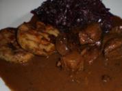Wildragout in Wacholdersoße mit Rotkraut und Breznknödeln - Rezept