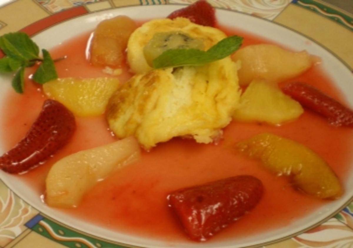 Marokkanisches Flan mit heißen Früchten dazu Grüner Tee mit Minze - Rezept