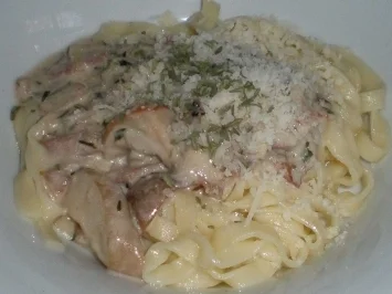 Rezept: Bandnudeln mit Steinpilzen und Tiroler Speck Bandnudeln mit Steinpilzen und Tiroler Speck - Rezept