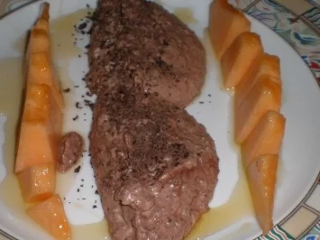 Rezept: Geeiste Honigmelone mit Bitterschokoladenpudding Geeiste Honigmelone mit Bitterschokoladenpudding - Rezept