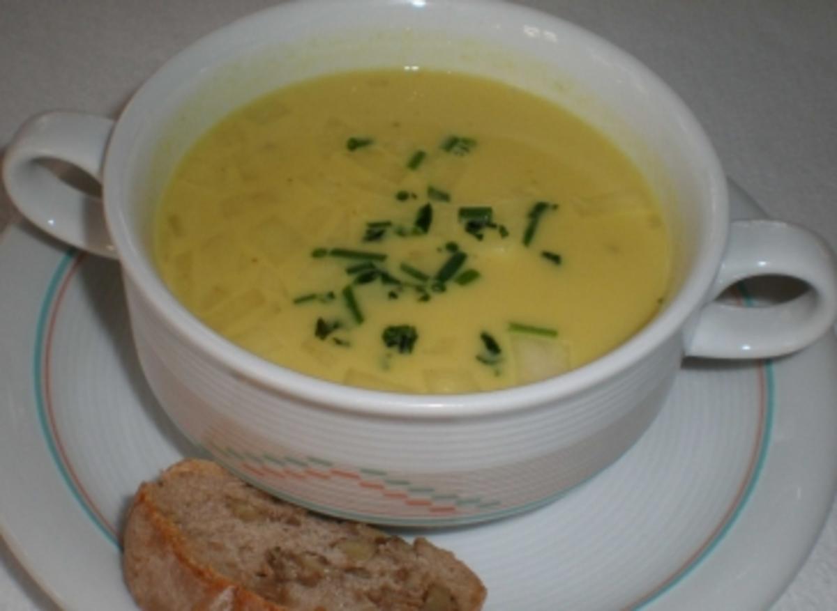 Bilder für Irische Pastinaken-Apfelsuppe mit kräftigem Walnuss-Baguette - Rezept