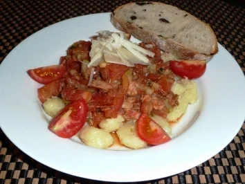 Rezept: Gnocchi mit geschmolzenen Tomaten Gnocchi mit geschmolzenen Tomaten - Rezept