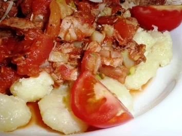 Rezept: Gnocchi mit geschmolzenen Tomaten Gnocchi mit geschmolzenen Tomaten - Rezept