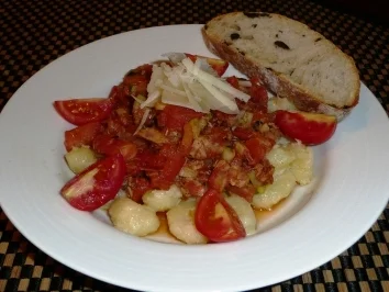 Rezept: Gnocchi mit geschmolzenen Tomaten Gnocchi mit geschmolzenen Tomaten - Rezept