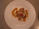 Rezept: Tataki vom Tunfisch mit Jakobsmuschel-Gurken-Tatar und Vanille-Apfel-Reduktion Tataki vom Tunfisch mit Jakobsmuschel-Gurken-Tatar und Vanille-Apfel-Reduktion - Rezept
