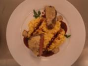 Weideochsenfilet mit Schalottenkruste, Mailänder Risotto, Ochsenmark und Barolojus - Rezept