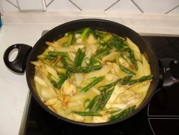 Rezept: Seeteufel mit Spargel weiß-grün in Kokossoße Seeteufel mit Spargel weiß-grün in Kokossoße - Rezept