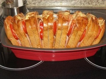 Überbackenes gefülltes Weißbrot - Rezept