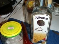 Rezept: Rhabarberlikör, was man mit dem so alles anstellen kann!!! Rhabarberlikör, was man mit dem so alles anstellen kann!!! - Rezept